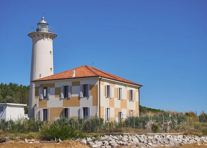 Center Walk To Sea *